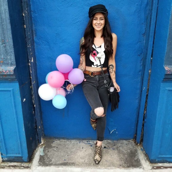 Meet your Posher, Emily - Picture 1 of 3